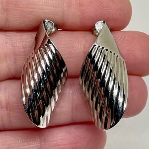 Vintage Silver Ribbed Spiral Metal Earrings 80's